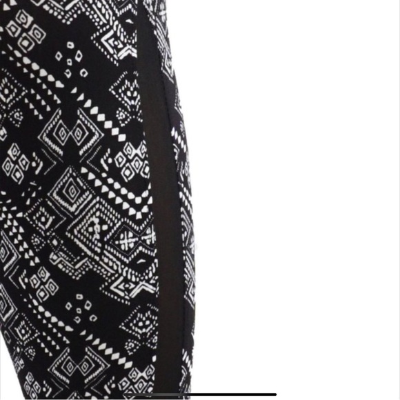 Shosho black and white midrise soft capri leggings with sheer mesh son side 2X - Picture 6 of 12